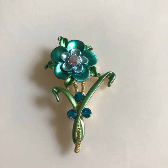 Vintage Crystal and Enamel Flower Brooch Pin - Picture 5 of 11